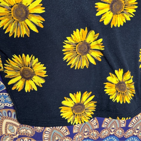 🦋5/20$🦋 sunflower crop top - Picture 3 of 6